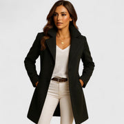 Blanche | Manteau long cintré à revers cranté