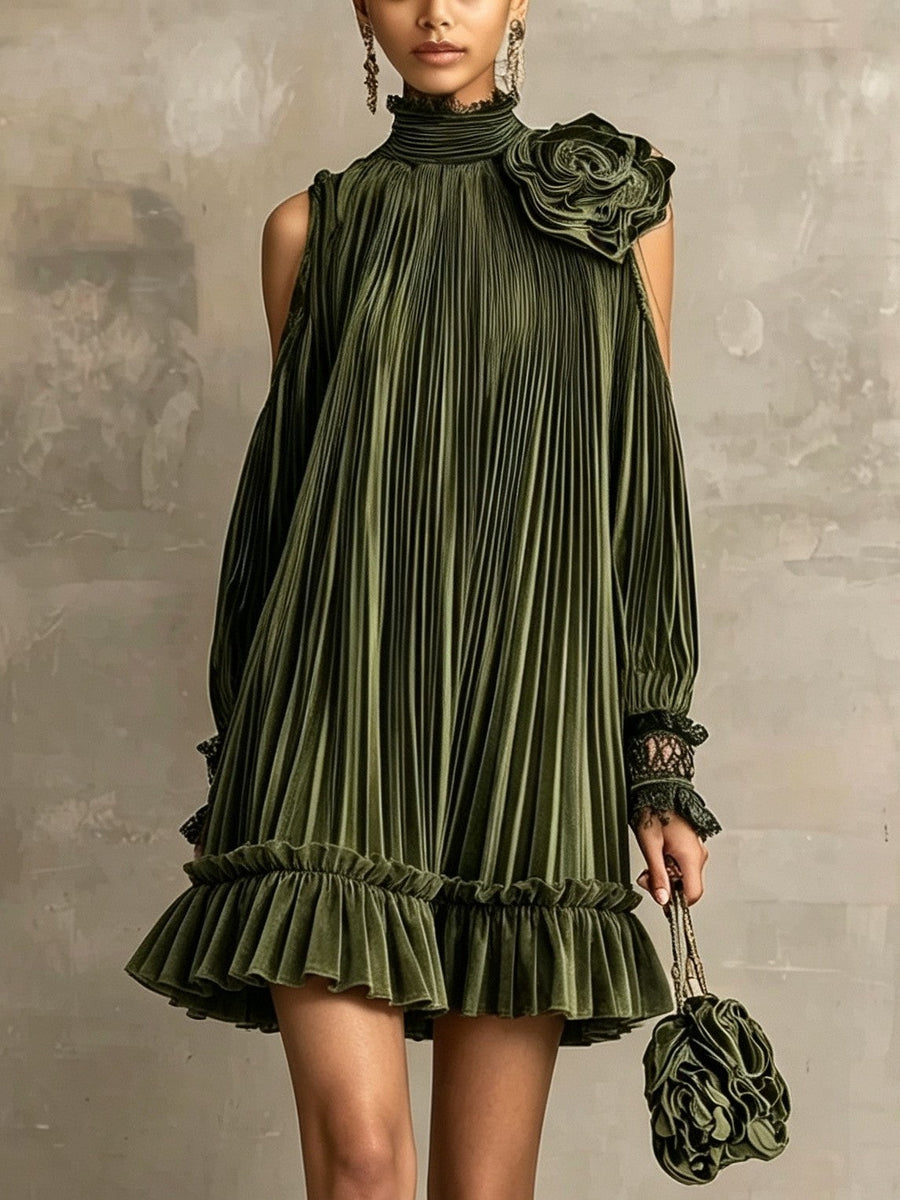 Robe mini plissée vert olive élégante à col montant, ourlet volanté et détail rose