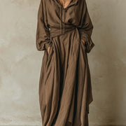 Robe longue marron à capuche ample