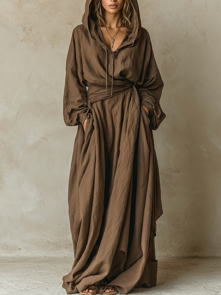 Robe longue marron à capuche ample