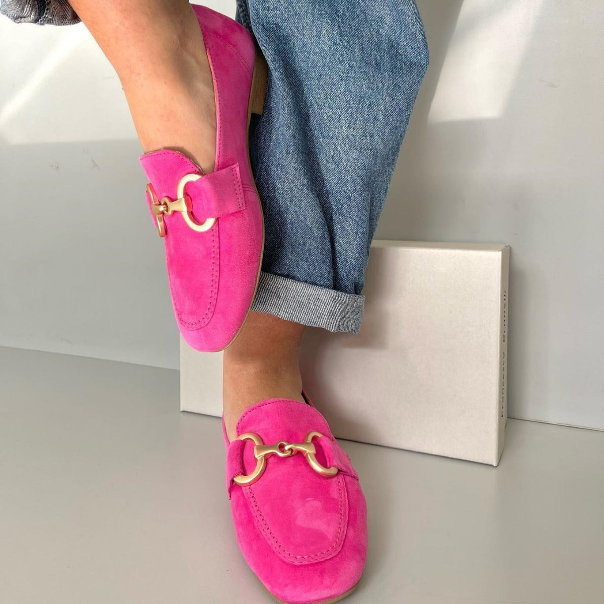 Mocassins roses avec détail doré