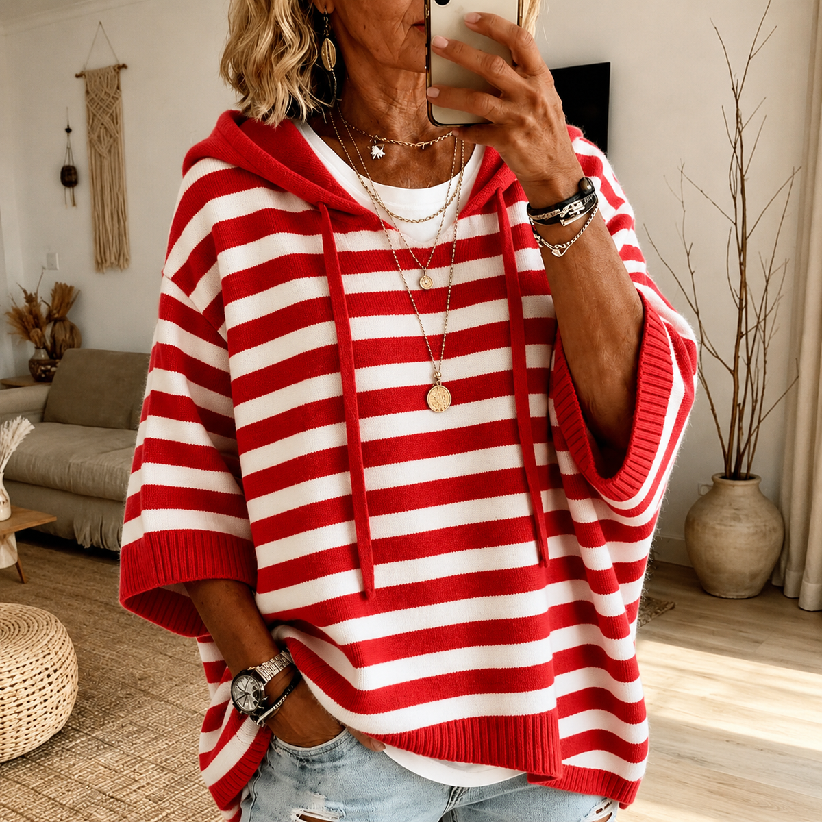 Charlotte – Pull poncho rayé rouge à capuche