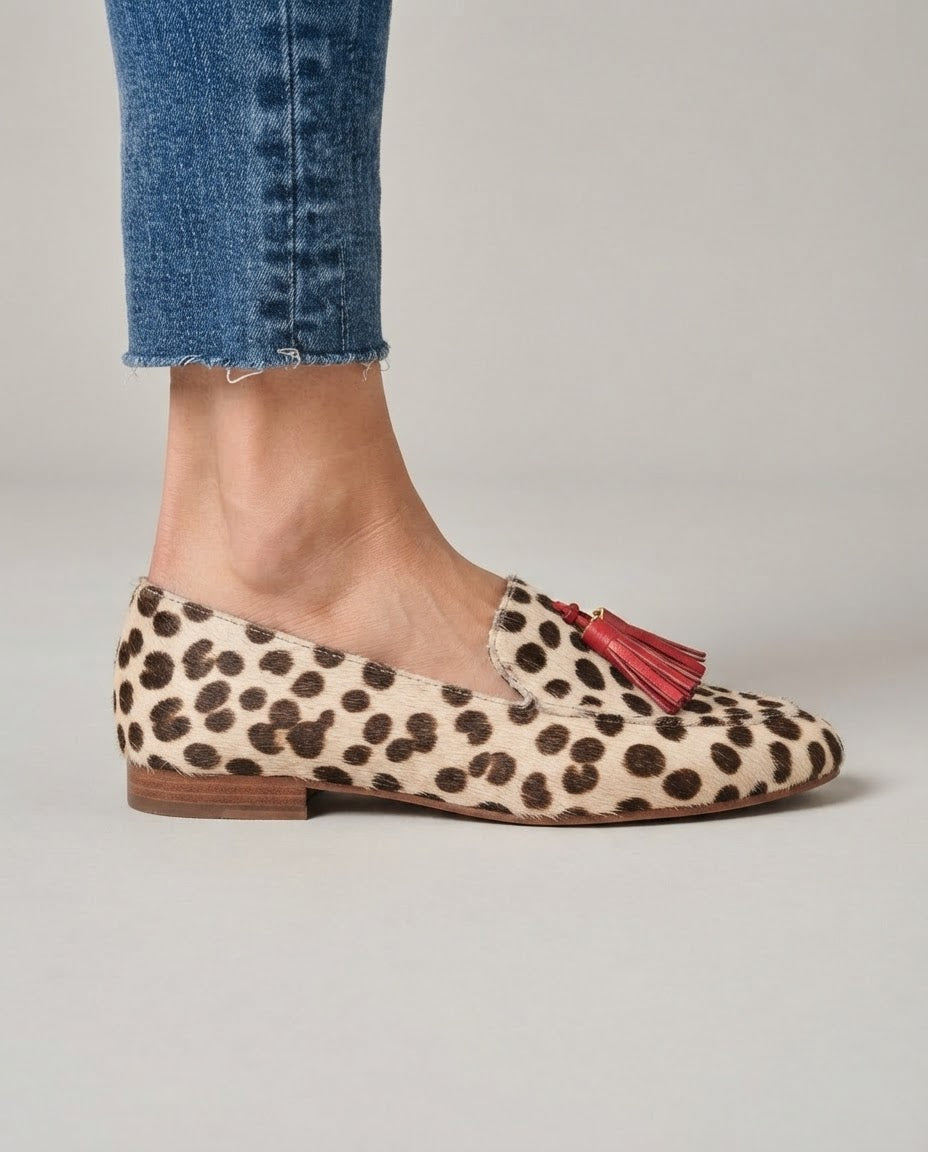 Aurora | Mocassin — Pois crème, Pompons rouges