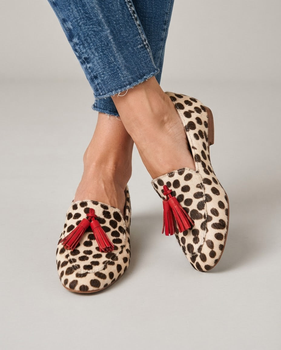 Aurora | Mocassin — Pois crème, Pompons rouges