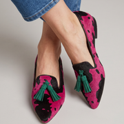 Mocassin Ginevra — Vache Fuchsia, Pompons Verts