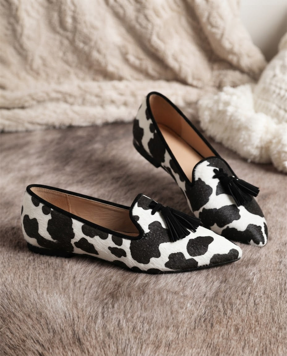 Ginevra Mocassin — Imprimé Vache Noir et Blanc, Pompons Noirs