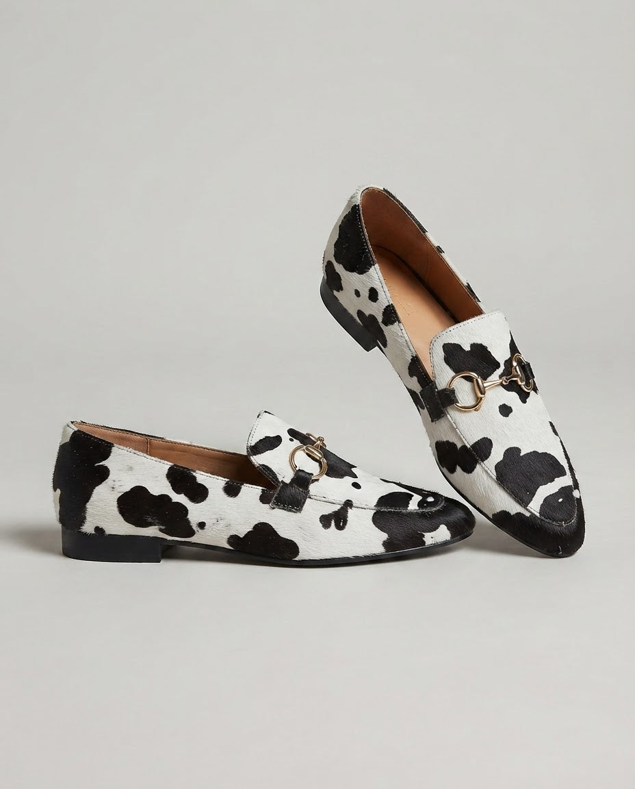 Mocassin en Poil Imprimé Tacheté Blanc et Noir