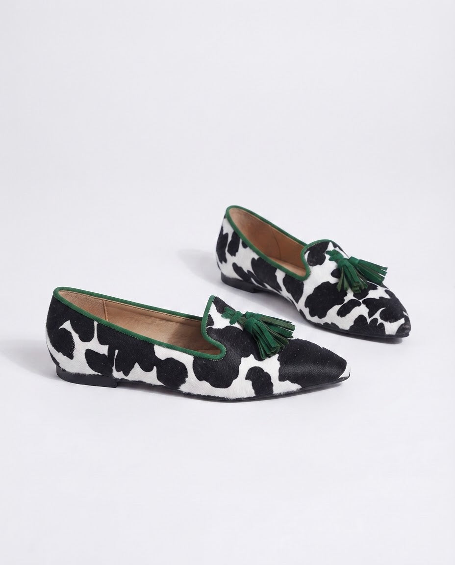 Ginevra Mocassin — Imprimé vache noir et blanc, glands verts